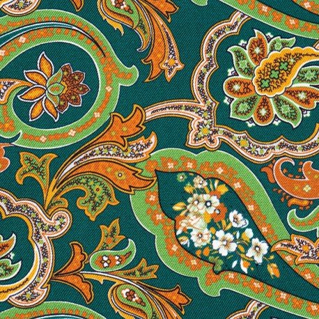 GREEN, CASHMERE AND WHITE FLOWERS